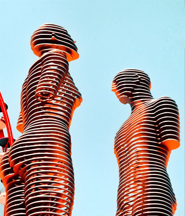 Ali and Nino, Batumi - photograph by Lika Arobelidze