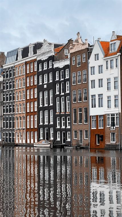 Canal houses, Amsterdam - photograph by Lika Arobelidze