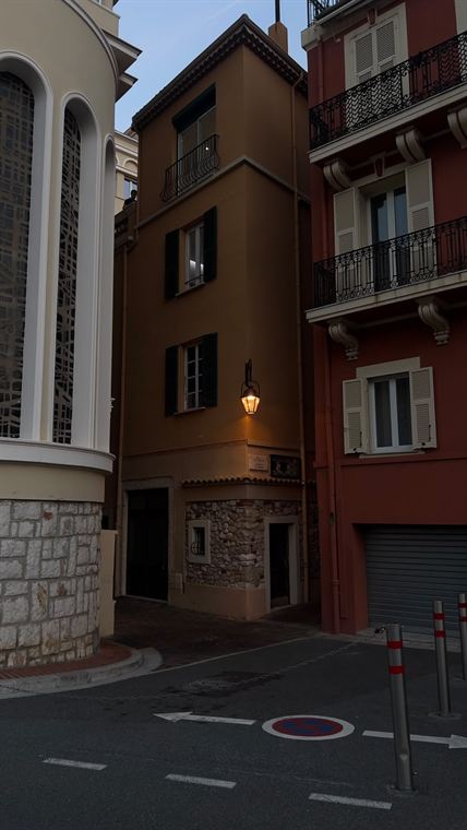 Empty street, Côte d'Azur - photograph by Lika Arobelidze